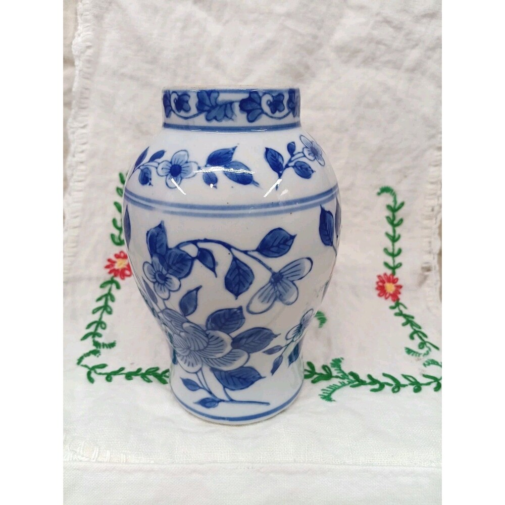 1998 Blue & White Chinese Floral 6 Inch Vase
